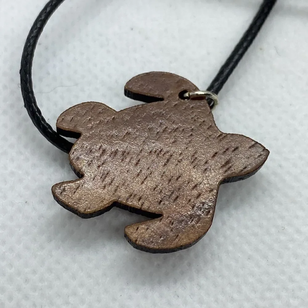 💛 Handmade Hawaiian Wood Turtle Necklace - Picture 3 of 3
